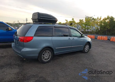 2008 Toyota Sienna Limited z USA, uszkodzony, nr VIN 5TDZK22C08S131765